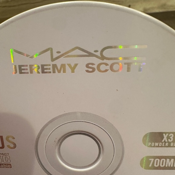 MAC x Jeremy Scott Cheeky Vol 1 Mixtape Palette - Picture 4 of 4